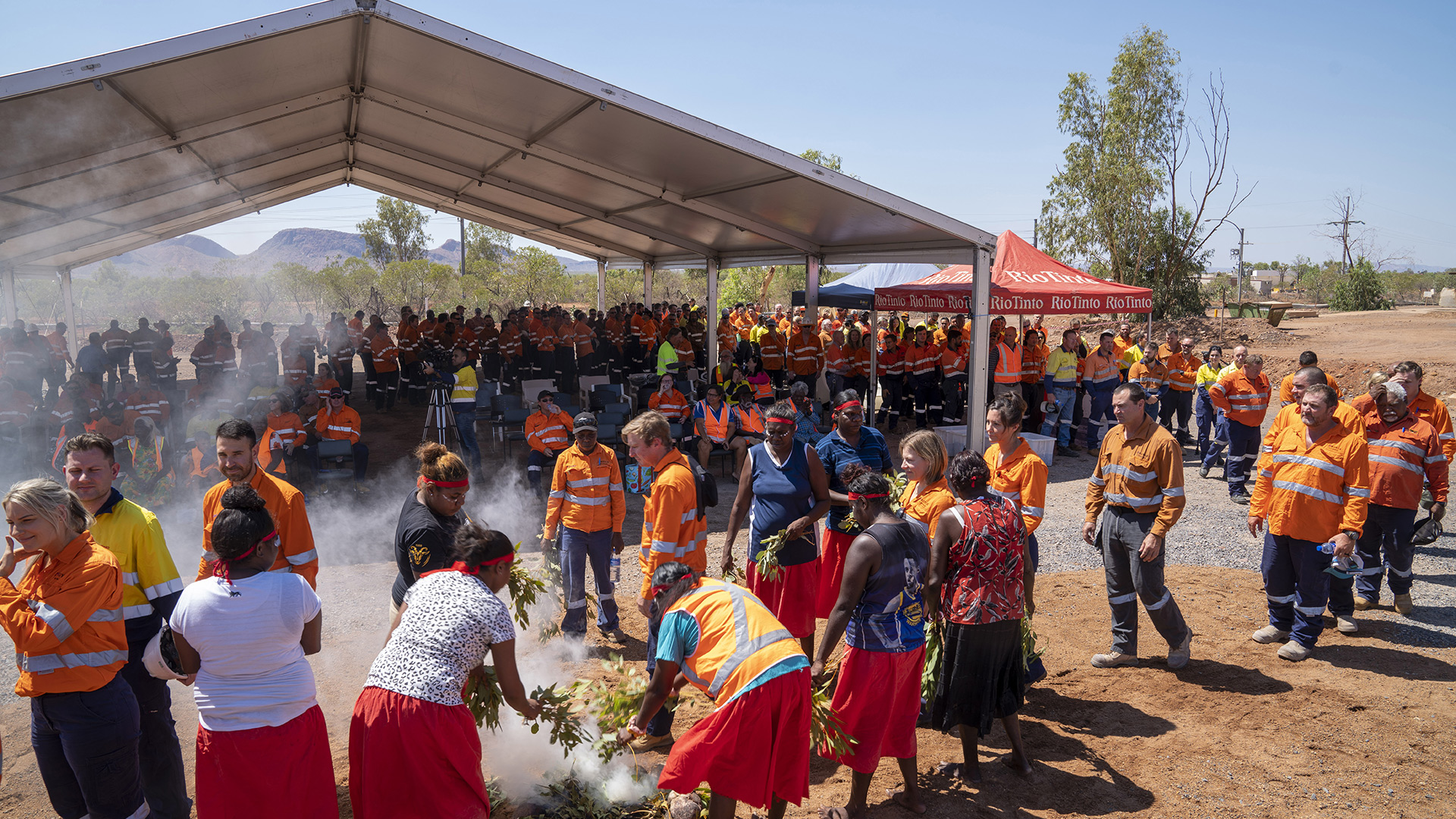 Traditional Owners welcome employees at the final day of mining at the Argyle diamond mine